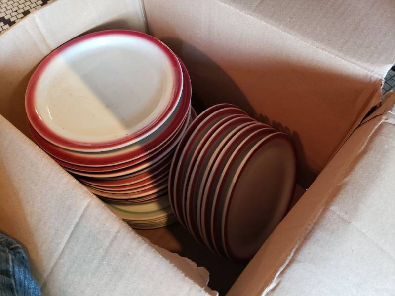lot 150 image: Box of Ceramic Plates