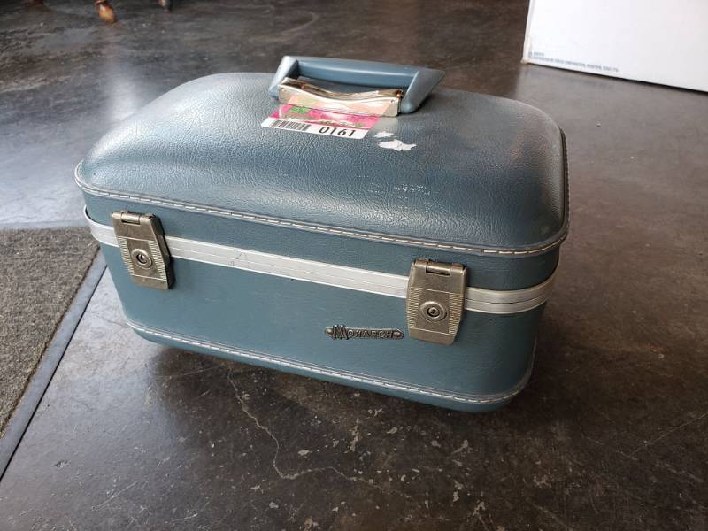 lot 161 image: Antique Monarch Box