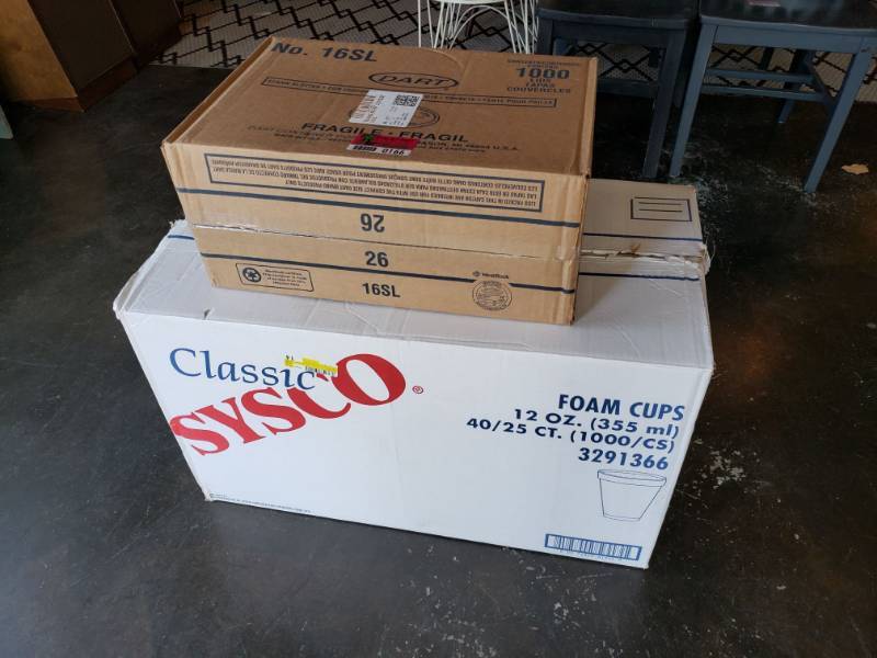 lot 166 image: Sysco 12oz Styrofoam Cups with Lids