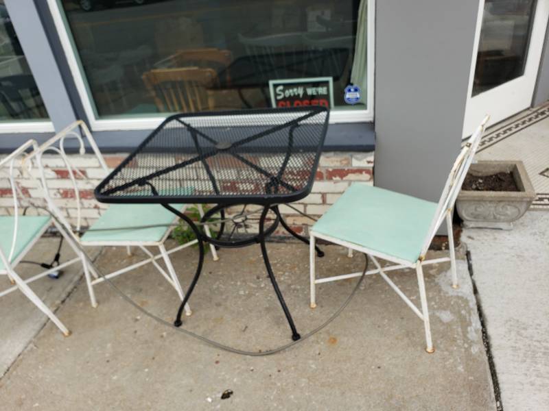 lot 9107 image: Metal patio table with (2) chairs