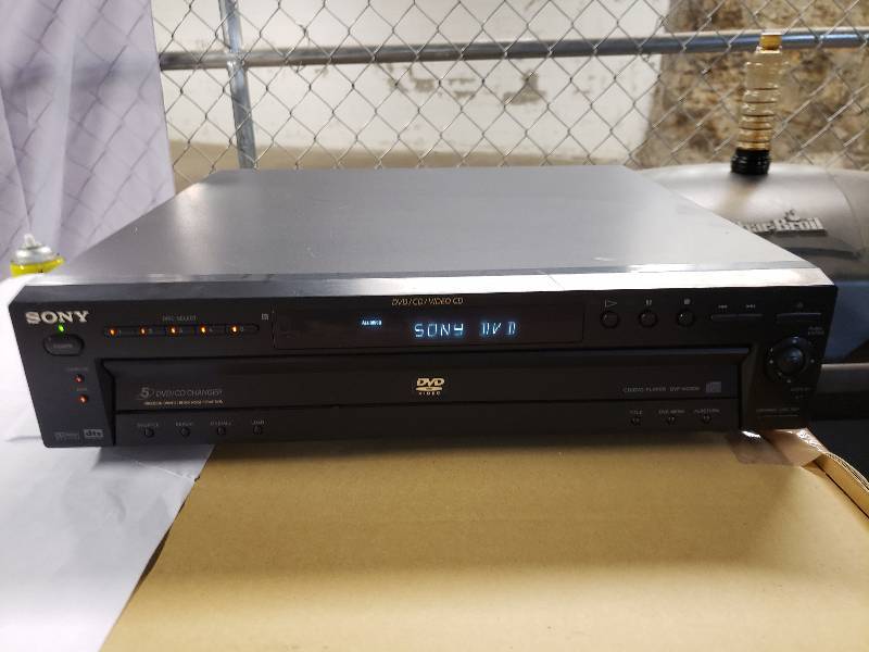 lot 10255 image: Sony 5 disk dvdcd changer