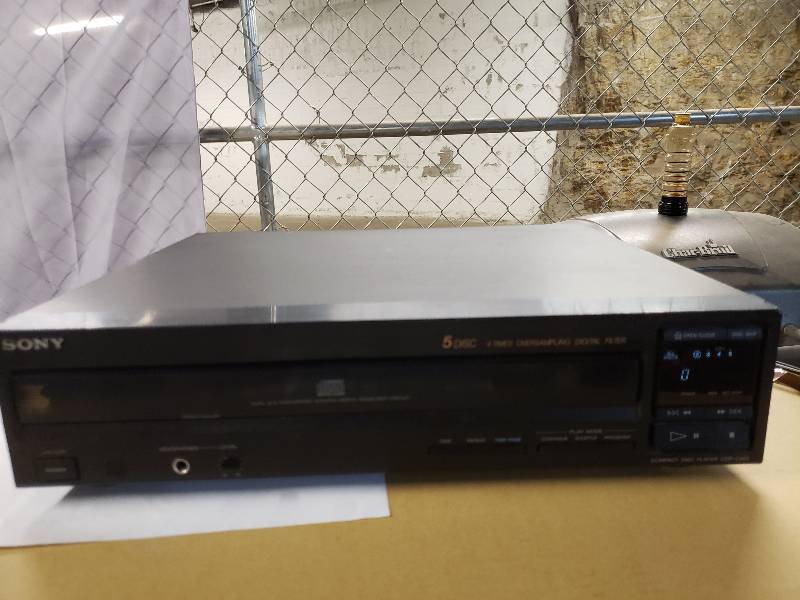 lot 10257 image: Sony 5 disk compact disk changer