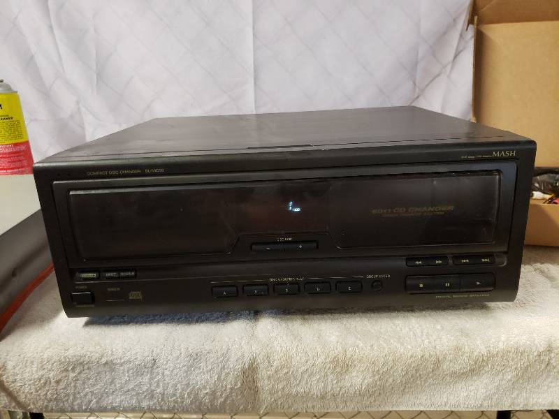 lot 10262 image: MASH CD Carousel by Technics 601