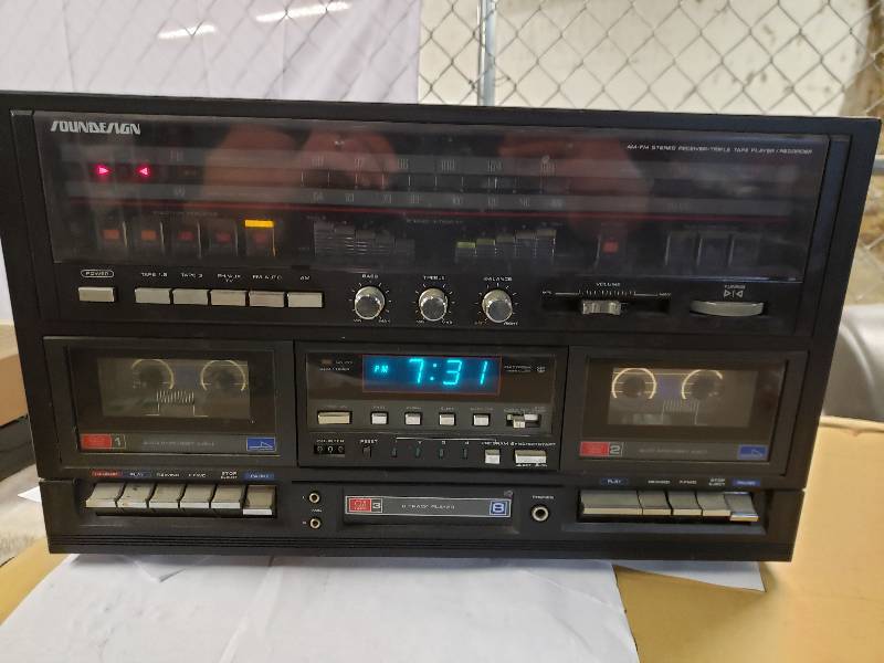 lot 10268 image: Vintage Soundesign Stereo with Cassette and 8 Track