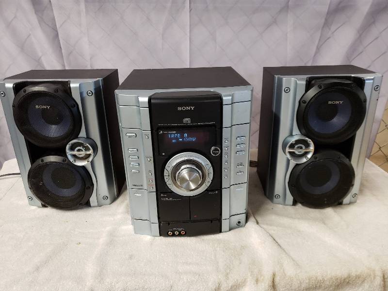 lot 10271 image: Sony TableTop Stereo CD Player