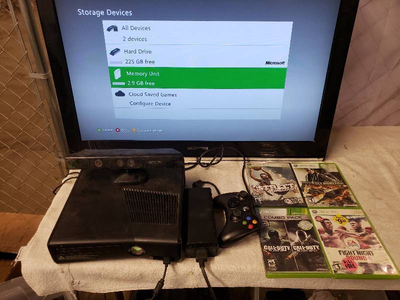 lot 10244 image: XBOX 360 Game Bundle System 2