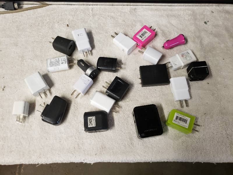 lot 10295 image: USB Wall Charger Lot