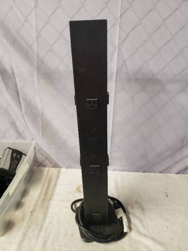 lot 10298 image: 12 Outlet Rotating Standing Power Strip