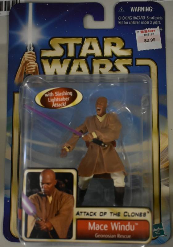 lot 1186 image: New In Package Star Wars Mace Windu Attack of the Clones Action Figure