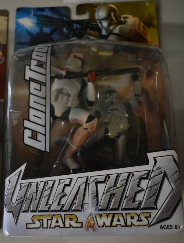lot 1180 image: New In Package Hasbro Star Wars Clone Trooper Unleashed Action Figure