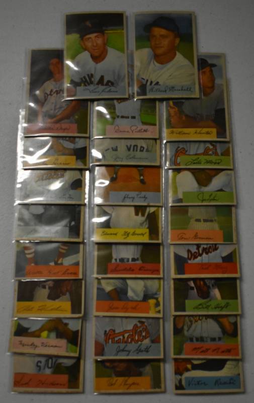 lot 1014 image: Lot of 26 1954 Bowman Baseball Cards - Poor to Very Good Condition - High Book Value Over $300