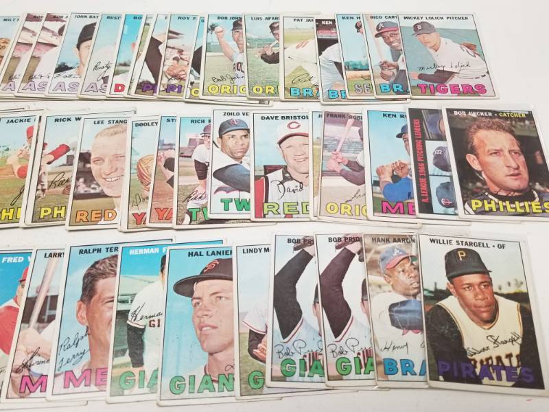lot 1213 image: 1967 Topps Vintage Baseball Lot of 100 Cards w Willie Stargell & Bob Uecker