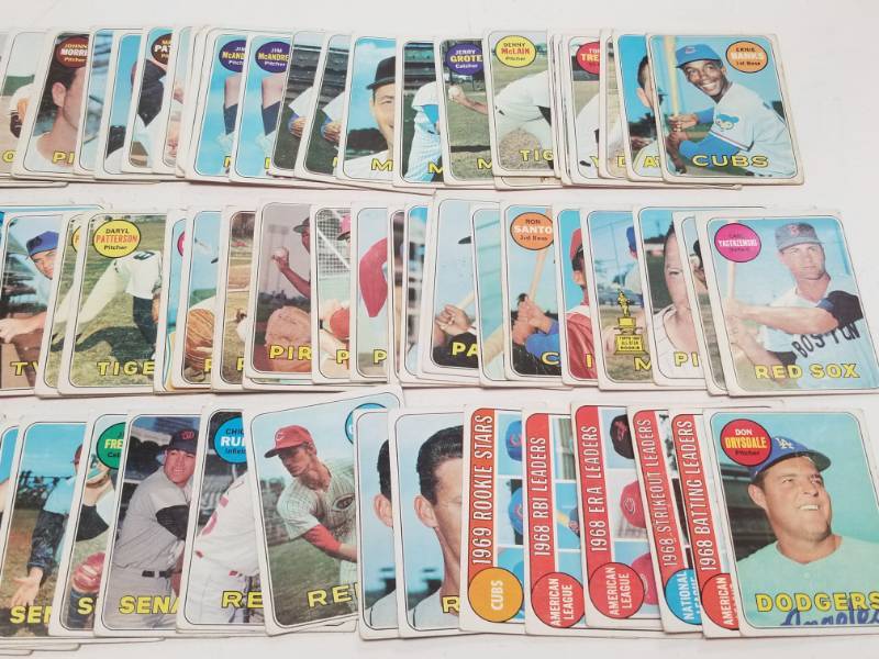 lot 1214 image: 1969 Topps Vintage Baseball Lot of 100 Cards w Ernie Banks & Yaz