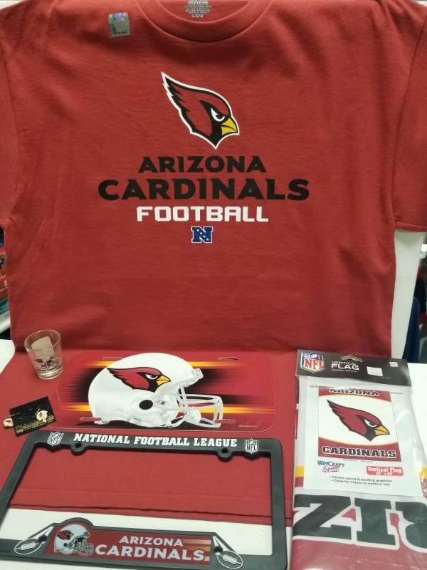 lot 1275 image: Arizona Cardinals Super Fanatic Official NFL Merchandise Lot w T-Shirt Large Flag License Plate & Cover