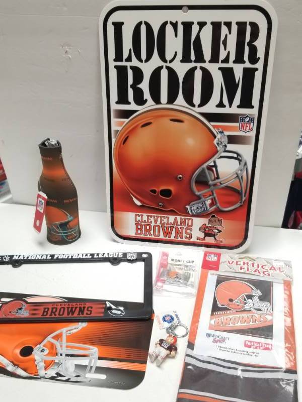 lot 1279 image: Cleveland Browns Super Fanatic Official NFL Merchandise Lot w Large Flag Money Clip License Plate & Cover