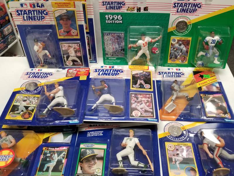 lot 1358 image: Starting Lineup Lot of 12 Action Figures Barry Sanders & Frank Thomas