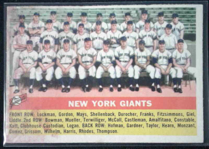 lot 1011F image: Original 1956 Topps New York Giants Team Card #226 Nice Corner & Edges & ColorStaining Book Value $80.00