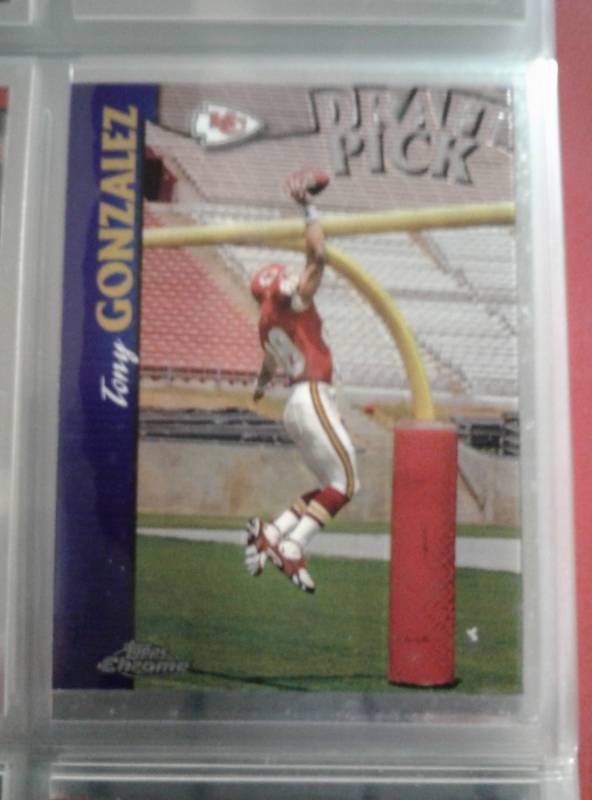 lot 1057 image: Mint 1997 Topps Chrome Football Trading Card Set Including Tony Gonzalez Rookie, Jake Plummer, Warrick Dunn Rookies
