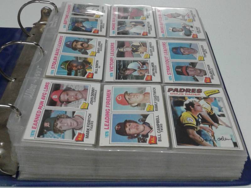 lot 1068 image: Over 600 Near Mint 1977 Topps Baseball Cards Commons and Rookies and Subsets