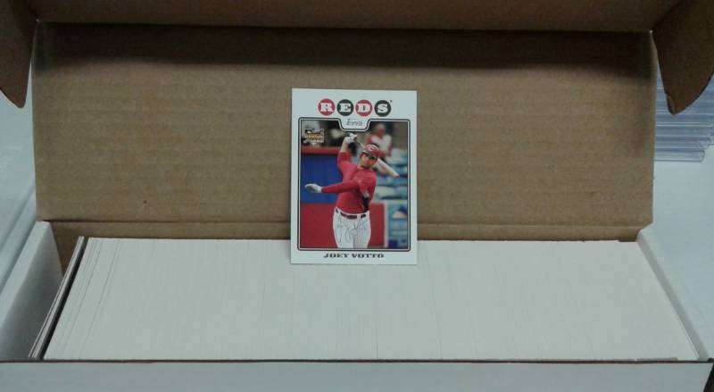lot 1076 image: Complete 2008 Topps Set #1-660 with Mickey Mantle, Derek Jeter, and Joey Votto Rookie Card and many more  660 Cards