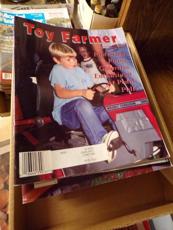 lot 6081 image: TOY FARMER MAGAZINES