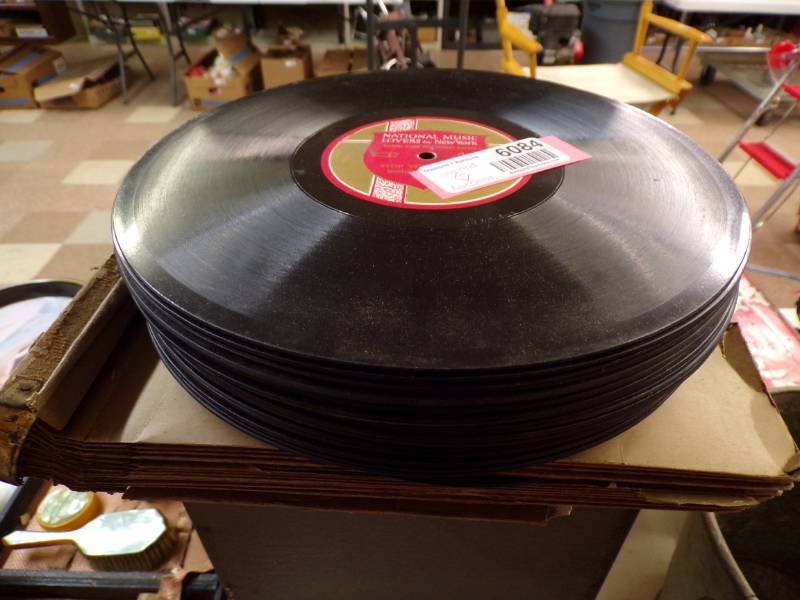 lot 6084 image: MIXED RECORD ALBUMS - 78S