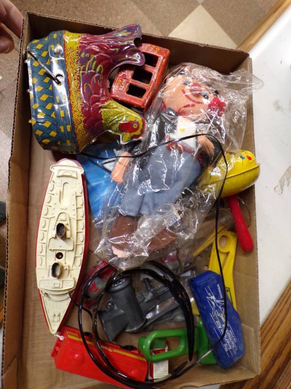 lot 6105 image: VINTAGE TOYS