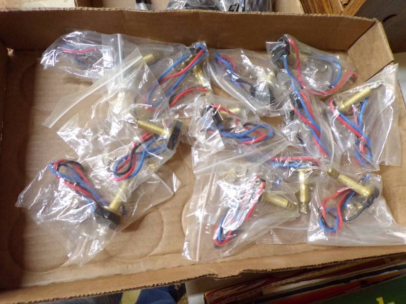lot 6107 image: NEW LAMP SWITCHES