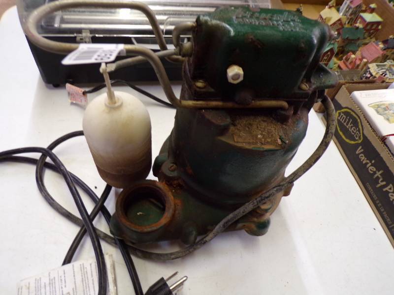 lot 6159 image: SUBMERSIBLE PUMP