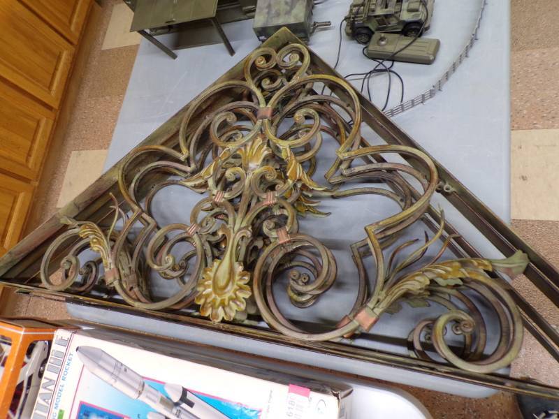 lot 6179 image: METAL CORNER DECORATIVE PIECES - 25.5