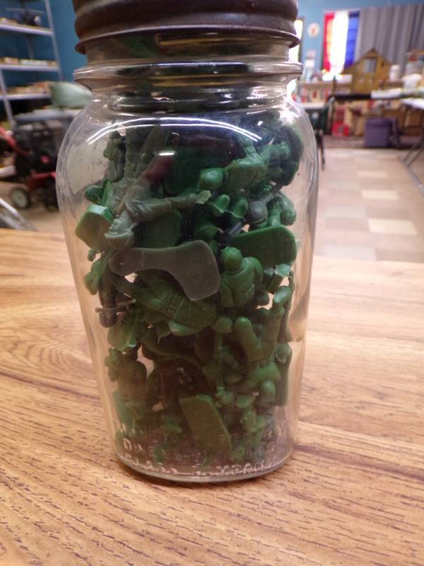 lot 6185 image: JAR OF SOLDIERS
