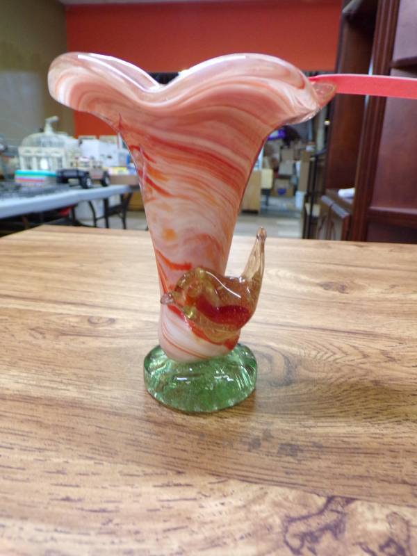 lot 6189 image: ART GLASS VASE