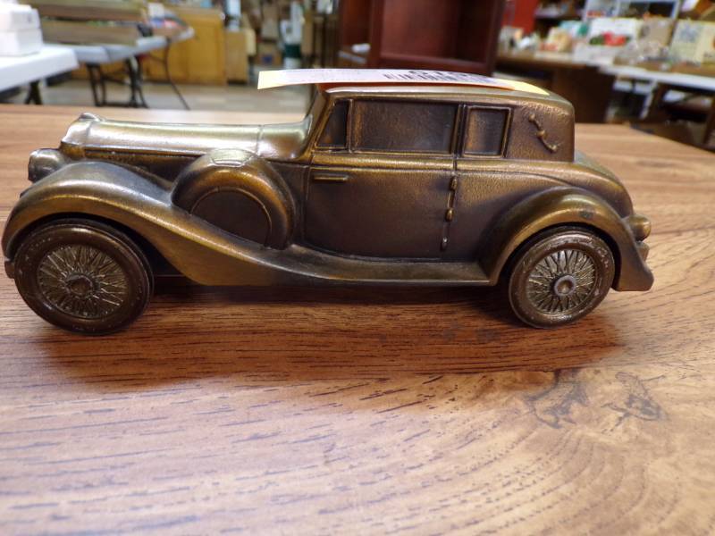 lot 6195 image: BRONZE CAR BANK
