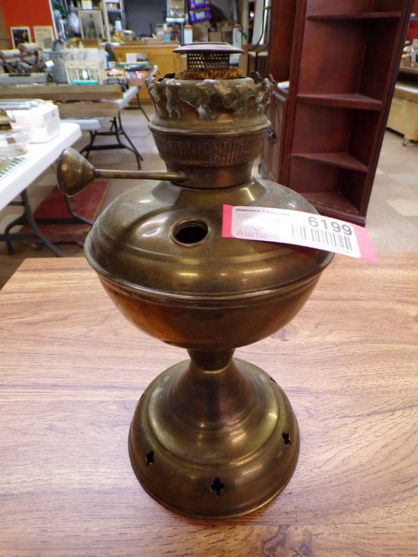lot 6199 image: METAL OIL LAMP