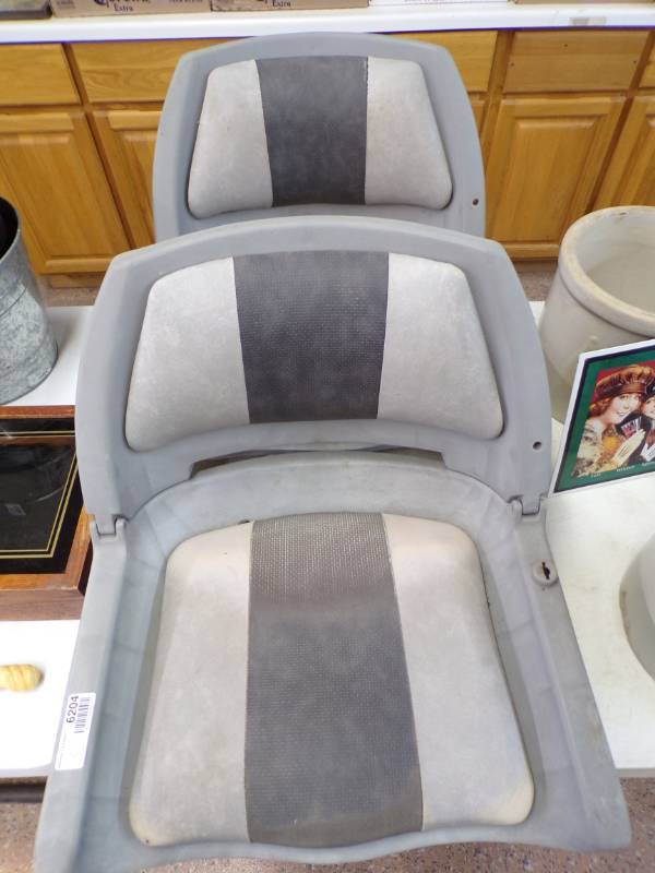 lot 6204 image: 2 FOLDING BOAT SEATS