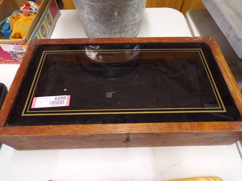 lot 6206 image: SMALL SHOWCASE - 19X10X4