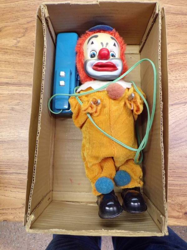 lot 6208 image: BATTERY OPERATED CLOWN - NO ACCORDIAN