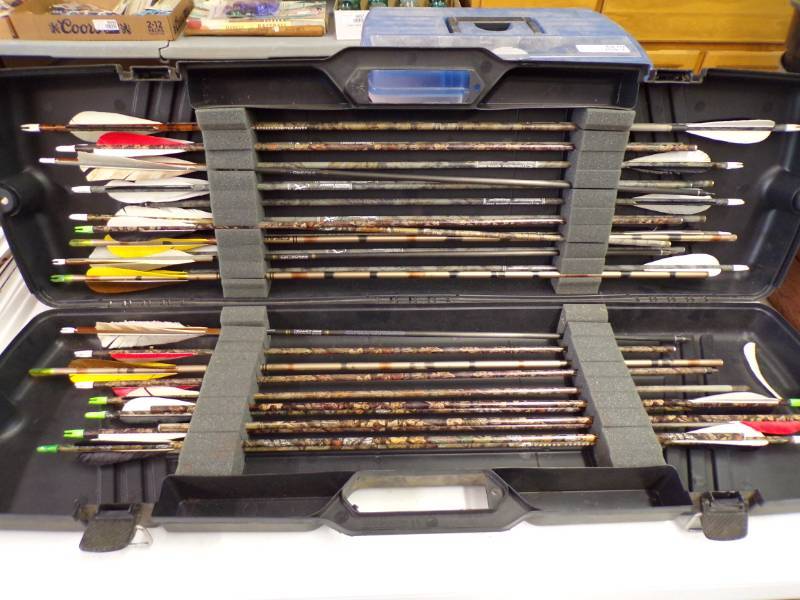 lot 6209 image: ALUMINUM ARROWS AND CASE