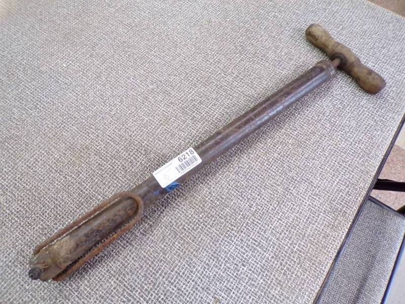 lot 6218 image: VINTAGE AIR PUMP