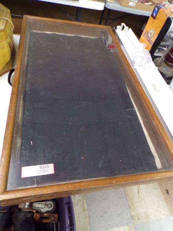 lot 6226 image: LARGE SHOWCASE - 36 X 20 X 3