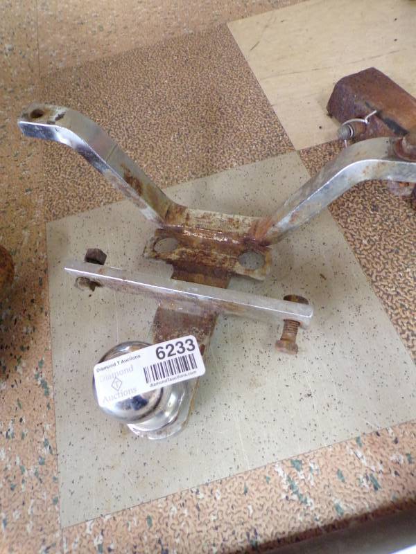 lot 6233 image: BUMPER HITCH WBALL