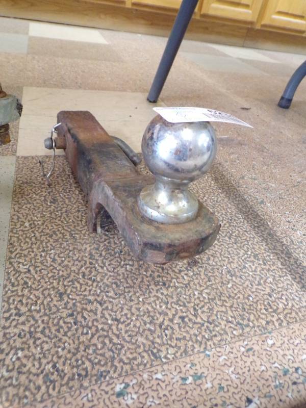 lot 6234 image: RECEIVER HITCH WBALL