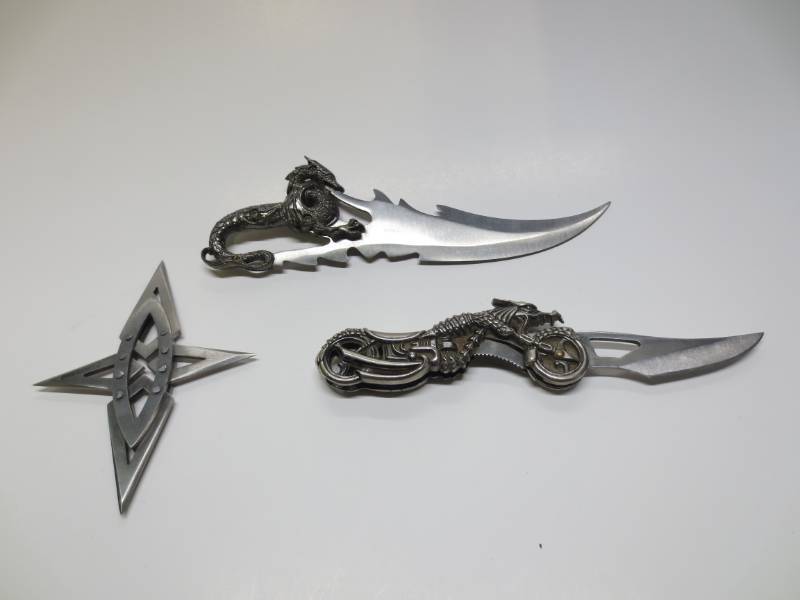 lot 1092 image: Lot of 3 stainless steel blades, 2 Decorative blades and star