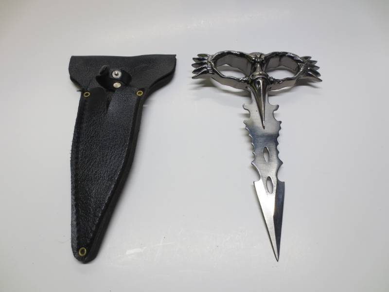 lot 1095 image: Decorative Stainless Steel Knife