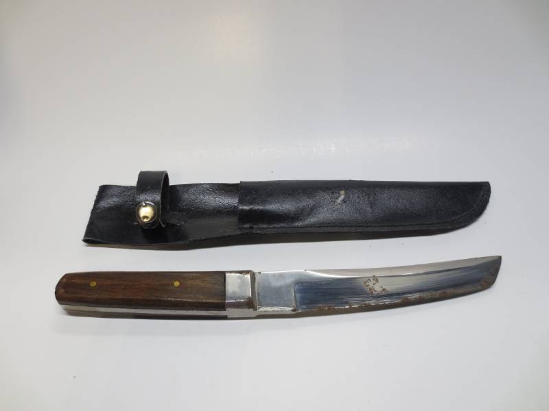 lot 1104 image: Small Stainless Steel KnifeDagger