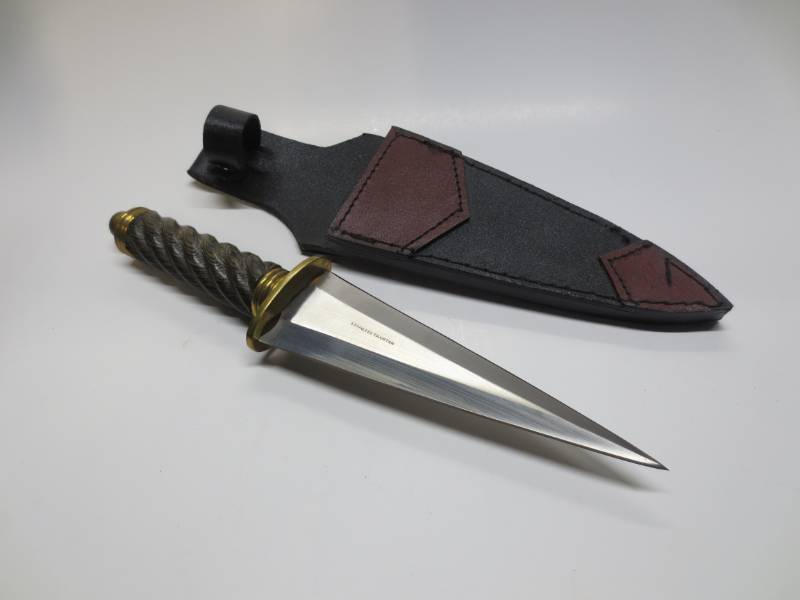 lot 1112 image: Decorative Stainless Steel Dagger