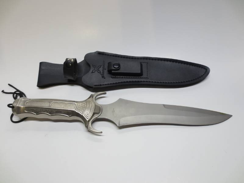 lot 1123 image: Decorative Stainless Steel KnifeDagger