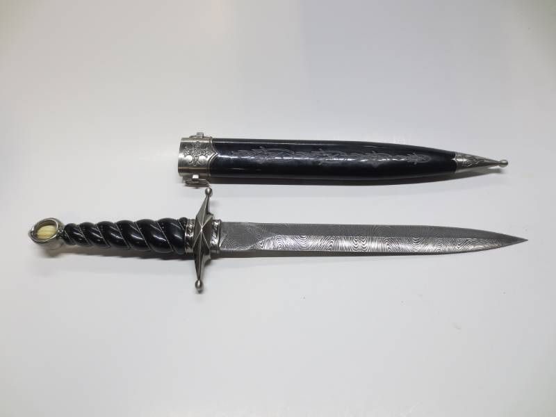 lot 1135 image: Decorative Stainless Steel KnifeDagger