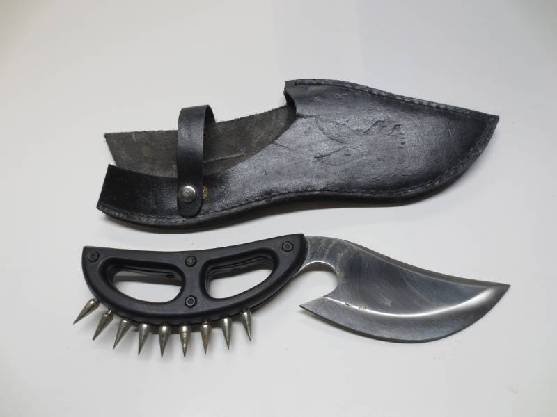 lot 1140 image: Decorative Stainless Steel KnifeDagger