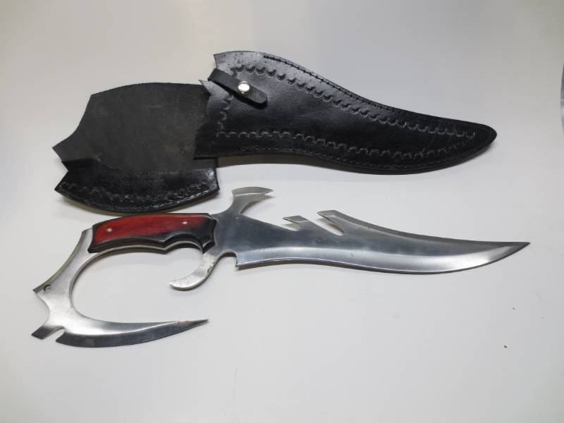 lot 1142 image: Decorative Stainless Steel KnifeDagger